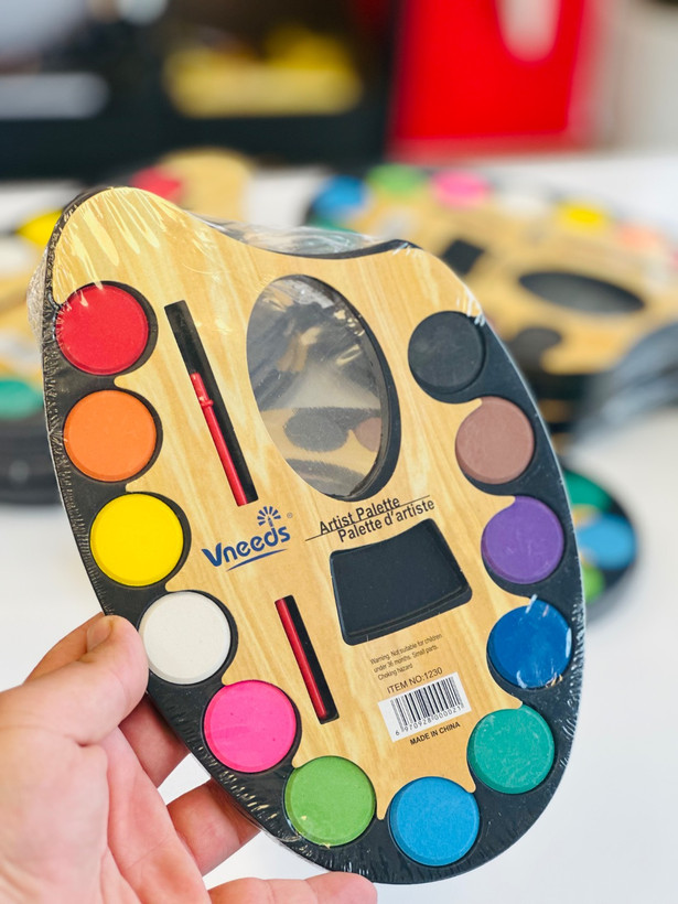 آبرنگ پالتی 12 رنگ Vneeds